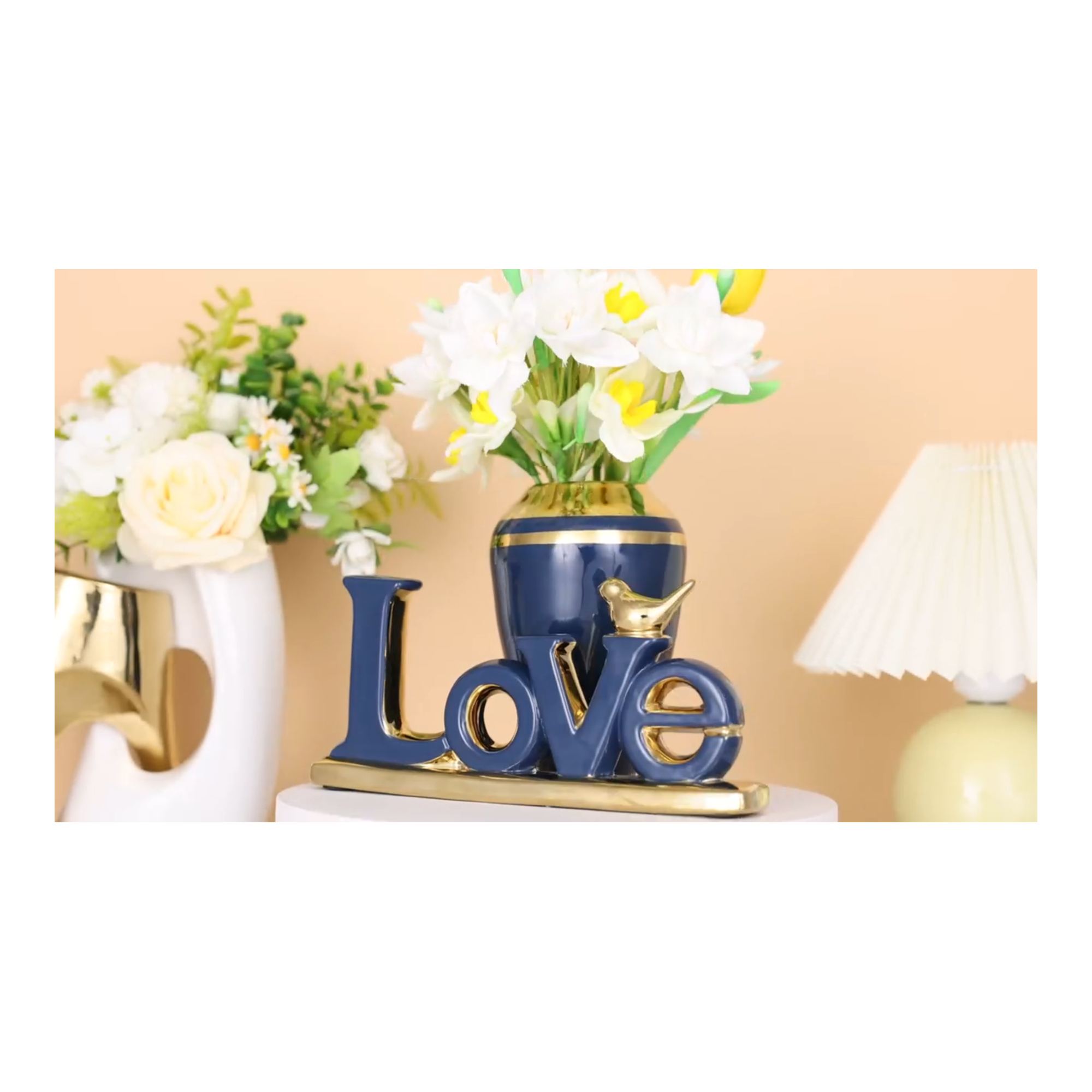 Decor Love Elegant – Accente Aurii pentru un Stil Rafinat