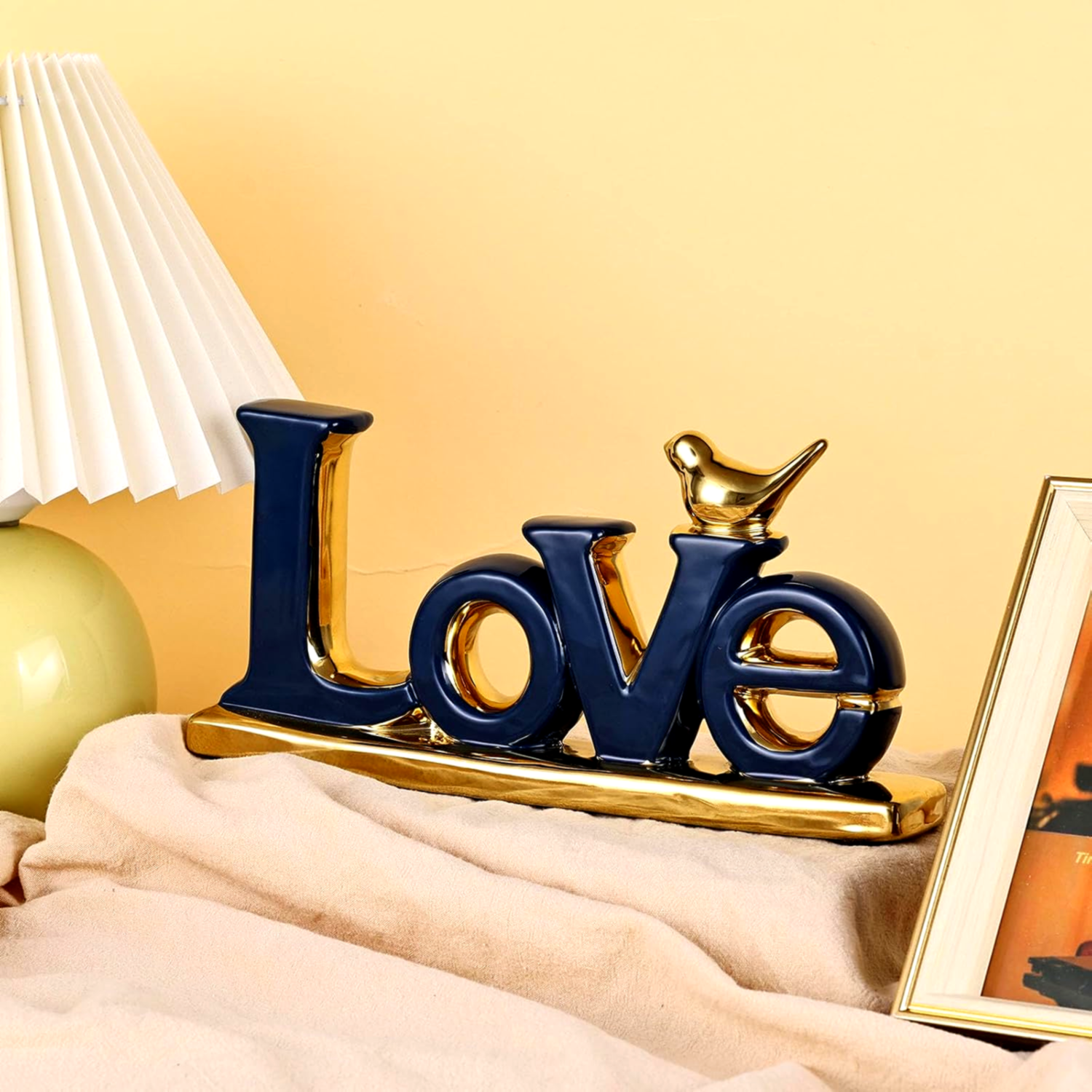 Decor Love Elegant – Accente Aurii pentru un Stil Rafinat