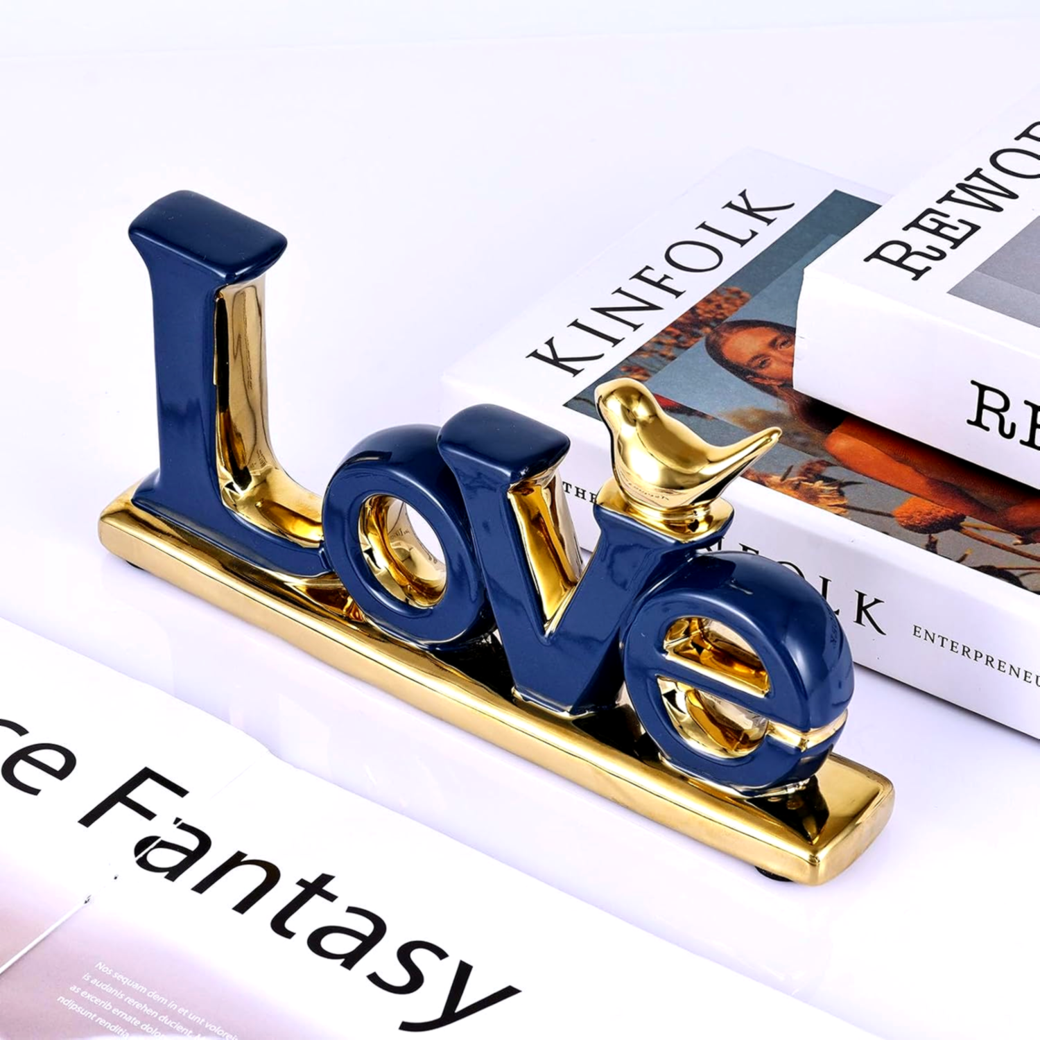 Decor Love Elegant – Accente Aurii pentru un Stil Rafinat